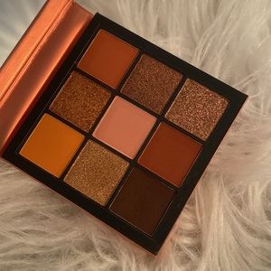 Huda Beauty Topaz Obsessions Eyeshadow palette